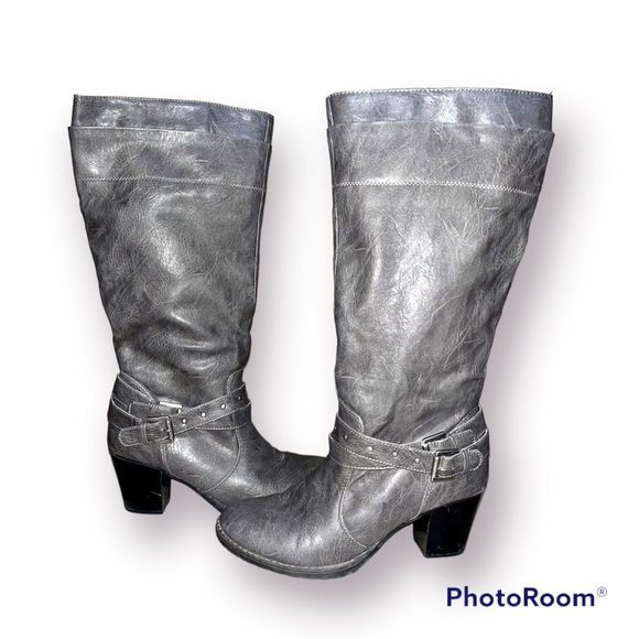 Women’s •9• Gray Heeled Boots - Picture 1 of 4